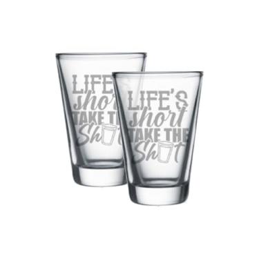 Imagem de Citações engraçadas de bebida - Copo de dose de 50 ml, gravação a laser personalizado, padrinho e dama de honra, presente de casamento (Lifes Short Take The Shot (conjunto de 2))