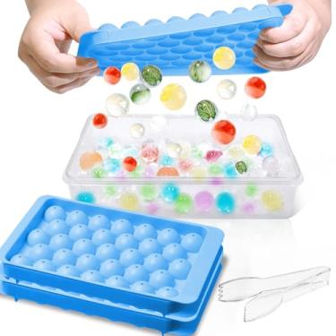 Imagem de WELKOR Pacote com 2 bandejas de gelo com tampa e recipiente de armazenamento, 66 peças de moldes empilháveis de gelo para freezer com pinças de gelo para freezer, mini máquina de gelo sem BPA para
