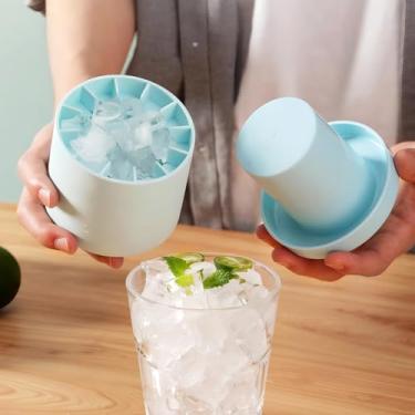Imagem de Molde de cubo de gelo cilíndrico de silicone com tampa – Máquina 3D tipo prensa para facilitar a liberação do copo de gelo livre de BPA e grau alimentício (cinza, 60 cubos)