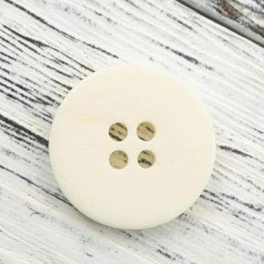 Imagem de 20pcs 12/15/18 / 20mm Flat Beige Branco Grande Chifre Real Botões Terno Conjunto Redondo Chifre De Búfalo Osso Botões Casaco 4 Furos Para Artesanato, Off-white-fired, 18L=12.0MM 20pcs