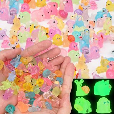 Imagem de 132 peças de mini animais de resina, figuras pequenas para esconder, acessórios de jardim de fadas, pequenos animais de plástico que brilham no escuro, patos, coelhos, volume para terrários, casa de