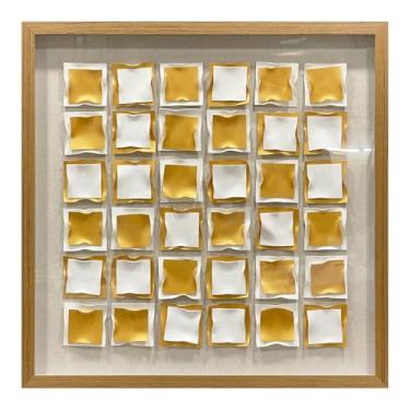 Imagem de BrightA Escultura de parede geométrica dourada e branca painéis texturizados 3D reflexivos textura de metal escovado com arte abstrata emoldurada moderna ondulada para decoração de quarto e escritório