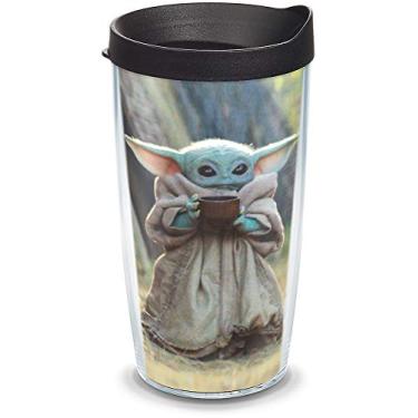 Imagem de Tervis Copo de viagem Star Wars - The Mandalorian Child Sipping Made in USA com isolamento térmico de parede dupla mantém as bebidas frias e quentes, 473 ml, clássico