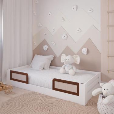 Imagem de Cama Infantil Montessoriana Solteiro Eliza Com Aplique Em Madeira E Rattan Branco