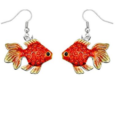 Imagem de DianaL Boutique Brincos de peixe dourado banhados a ródio prateado com uma caixa de presente