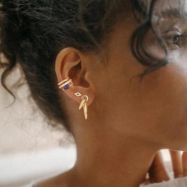 Imagem de Brincos femininos banhados a ouro 14 K delicados de zircão cúbico azul banhado a ouro 14 quilates, joia de presente de verão, Medium, Latão, Sem pedra preciosa