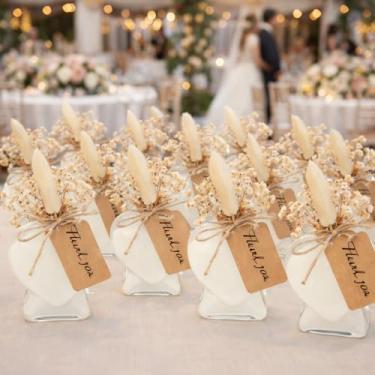 Imagem de LemonRoad Conjunto de 12 velas, lembrancinhas de casamento, porta-velas de vidro de coração, a granel com cartão e flores secas, lembrancinhas de casamento para convidados para dama de honra, padrinho