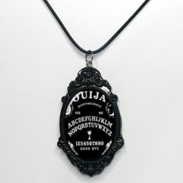 Imagem de Lindo Colar Camafeu Ouija em Resina - RELIKARIU