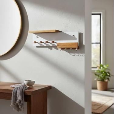 Imagem de Porta Chaves de Parede com Prateleira, Cabides de Madeira e Porta Celular – Design Funcional em MDF Lacca e Madeira, Organizador Decorativo para Entrada.