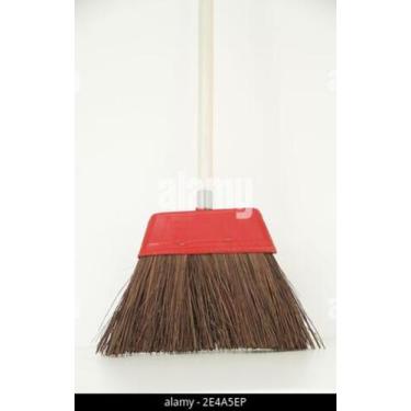 Imagem de Vassouras de piaçava. - JL