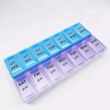 Imagem de Organizador de comprimidos de 7 dias com compartimentos de duas cores roxo e azul – Caixa de armazenamento semanal de medicamentos e vitaminas de polipropileno seguro para alimentos, design portátil