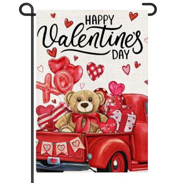 Imagem de Bandeira de jardim de Dia dos Namorados 30 x 45 cm dupla face, caminhão vermelho fofo com urso de pelúcia e corações, placa de quintal pequena para decorações ao ar livre, decoração vintage de fazenda