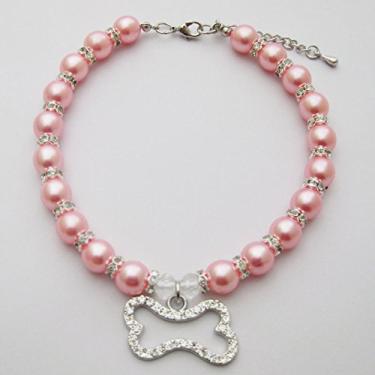 Imagem de PETFAVORITES â"¢ Couture Designer Fancy Gravado Crystal Bone Pet Cat Dog Colar Colar Joias com pérolas brilhantes Pingente de strass para animais de estimação gatos cães pequenos fêmeas filhote chihuahua yorkie menina fantasia roupas, ajustável e feito à mão (rosa, tamanho do pescoço: 10-12) por Pet