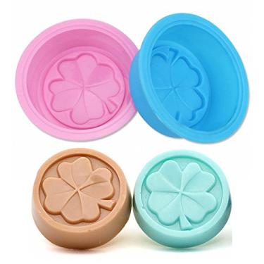 Imagem de 4 moldes de sabonete de trevo de quatro folhas – Molde de silicone MoldFun para fazer sabonete feito à mão, barra de loção, bomba de banho, bolo, muffin e cupcake (cor aleatória)