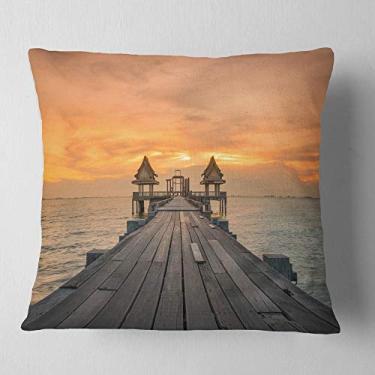 Imagem de Ponte de madeira maciça Designart no cais do mar, área de estar, sofá, almofada de alta qualidade + capa de almofada impressa em ambos os lados 66 cm x 66 cm