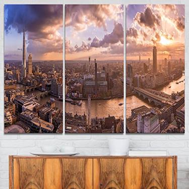 Imagem de Designart MT7202-3P Pôr do sol através de nuvens em Londres - Arte de parede de metal brilhante foto, marrom, 91 x 71 cm