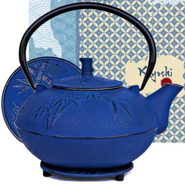 Imagem de Bule de chá de ferro fundido Xtra Grande capacidade 2500 ml com tripé e infusor de chá de folhas soltas, bule de chá de ferro fundido grande seguro para fogão. Tetsubin revestido com interior esmaltado - bule grande azul