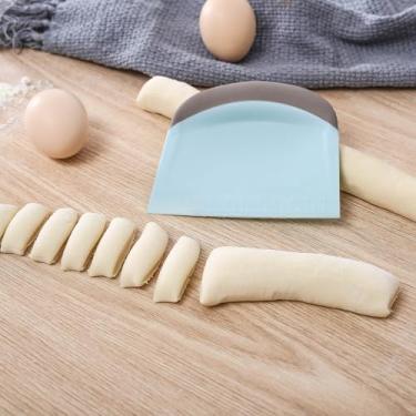 Imagem de Raspador e cortador de massa multiuso – Raspador de bancada de plástico com marcas de medição – Sem BPA, pode ser lavado na lava-louças