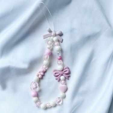 Imagem de Berloques fofos - Chaveiro de célula estética Y2K com alça de contas - Pingente legal de coração de borboleta de urso para bolsa, decoração de pingentes de câmera (#3)