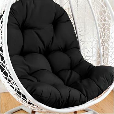 Imagem de Almofada de substituição para cadeira suspensa tipo "ovo", com botões grossos e capitonê, ideal para balanço externo, rede ou cadeira suspensa em varandas e terraços.
