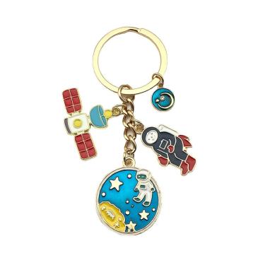 Imagem de Chaveiro com tema espacial com astronauta, planeta e satélite