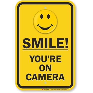 Imagem de SmartSign - Placa de vigilância por vídeo K-8382-HI-12x18 "Smile You're On Camera" | 30,48 x 45,72 cm 3M Alta Intensidade Reflexiva Alumínio Refletor 30,48 cm x 45,72 cm