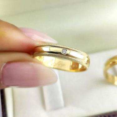 Imagem de Par de Aliancas em Ouro 18K colecao Eternize 4 mm, 6,5 g com 1 Pedra -