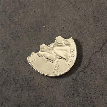 Imagem de Bite Coin - US Quarter Dollar Coin Magic Tricks Bite Out and Restore Magia Close Up Street Illusions Gimmicks Mentalism Props Money Magic