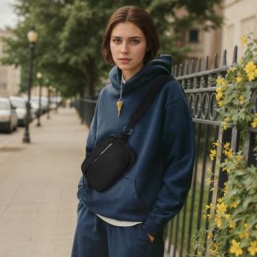 Imagem de Mini bolsa transversal para treino e viagem com alça ajustável, preta