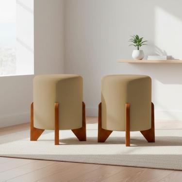 Imagem de Kit 2 Puffs Decorativos Eloah Redondo Assento Extra para Sala Quarto Suede Cores Pufe com Pés de Madeira