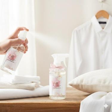Imagem de Água Perfumada Desamassar e Aromatizar Branco Que Revitaliza Floral Su