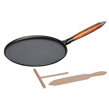 Imagem de Staub Panela de crepe de ferro fundido de 28 cm com espátula e espátula - preto fosco, feita na França