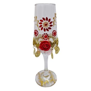 Imagem de Taça Vidro Cigana com Rosa e Medalhas Vermelho e Dourado