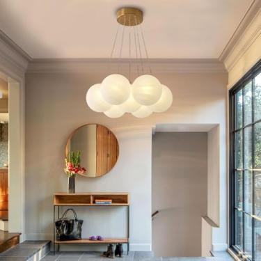 Imagem de Lustre nórdico de meados do século XX com globo de vidro grande, base dourada e 13 lâmpadas. Luminária pendente moderna e decorativa para sala de estar, sala de jantar, quarto e hall de entr