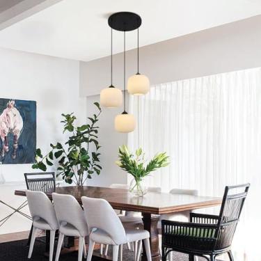 Imagem de Luminária pendente moderna para ilha de cozinha, lustre globo preto com cúpula de vidro branco opalino, ideal para sala de jantar, sala de estar, quarto ou bar. Luminária suspensa ajustável