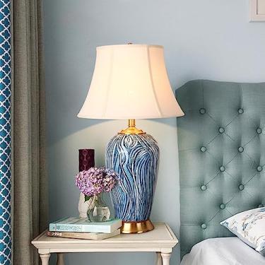 Imagem de Abajur de mesa grande em cerâmica oriental chinesa, com padrão azul, estilo clássico, fabricado em porcelana de Jingdezhen, ideal para sala de estar e quarto. Altura total: 68 cm.