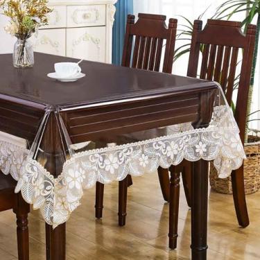 Imagem de JEGPWBKT Toalha de mesa retangular de plástico transparente de vinil impermeável bordada com borda de renda transparente para mesa de jantar e cozinha ao ar livre (dourada, 111 x 163 cm)