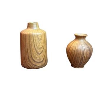 Imagem de Kit 2x de Vasos Decorativos em Cerâmica, Estilo Madeira, Kit com 2 Peças, Vaso Pequeno 10x12cm Base 5cm e Grande 10x16cm