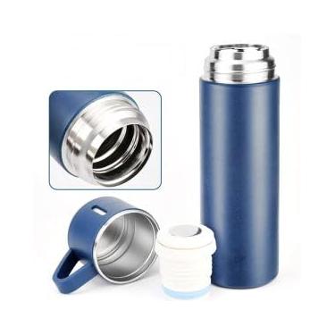 Imagem de Kit Garrafa Térmica Inox 500ml com 3 Xícaras – Tampa Copo, Botão Automático, Antiderrapante – Camping, Viagem e Café – Cores sortidas