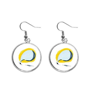 Imagem de Brinco feminino com pingente de gato monstro alienígena na noite do Universo