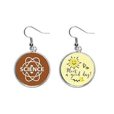 Imagem de Brincos de sol com estrutura molecular científica em torno da orelha