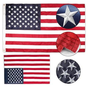 Imagem de Pacote com 2 bandeiras americanas com bandeira de jardim para uso externo, resistente, com estrelas bordadas, nylon reforçado, bandeira dos EUA para decoração interna e externa