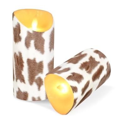 Imagem de Blueangle Pacote com 2 velas de vaca sem chama com estampa marrom branca com controle remoto e temporizador, velas de pilar cintilantes de LED (7,6 cm x 15 cm) para decoração de casa, casamento