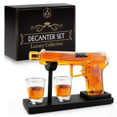 Imagem de Jolitac Presentes para homens, pai, pistola, conjunto de decantador de uísque com dois copos de shot - Ideias de presente de aniversário para irmão, decoração legal de bar de casa e acessórios de