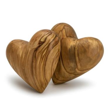 Imagem de ZULUF Conjunto de 2 corações de madeira de oliveira 2 x 2 esculpidos à mão coração de madeira rústica mesa de fazenda centro de mesa decoração de casamento dia dos namorados presente para casa
