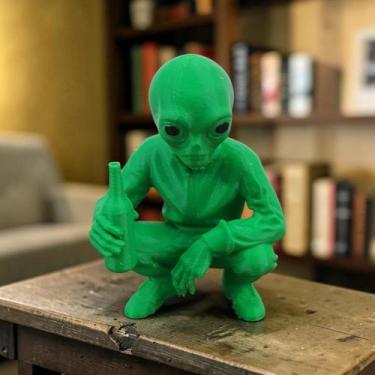Imagem de Boneco Et Alienígena Garrafa Tomando Uma Decoração Enfeite 8 cm de Alt
