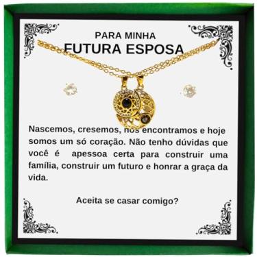 Imagem de Colar Presente Pedido Casamento Sol e Lua Projeção Eu Te Amo 100 Idiomas Futura Esposa Conjunto Pingente Brincos + Linda Dedicatória (Dourado)