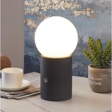 Imagem de Brightech Abajur de mesa LED Kai – luz de leitura de cabeceira com base de cimento exclusiva, luminária de mesa moderna, luminária de mesa de cabeceira com iluminação ambiente para quartos, sala de