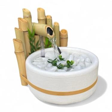 Imagem de Fonte de Água com Cerca de Bambu Tratado Decorativa Branco - Artesanal, com Motor Bivolt, Natural | Ideal para Meditação, Feng Shui, Ambientes Zen e Decoração Interna