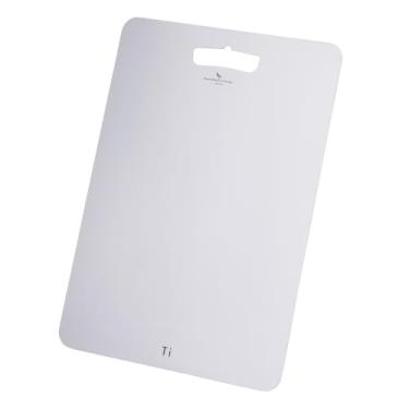 Imagem de iBasingo Tábua de cortar de titânio, leve, multifuncional, para cozinha, casa, acampamento, frutas, vegetais, carne, bloco de corte, com furo para pendurar (M: 36 * 25 cm) Ti5001P